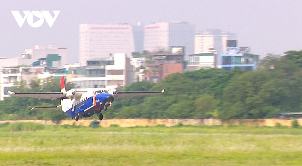 Cận cảnh dàn máy bay Casa luyện tập trên bầu trời Hà Nội